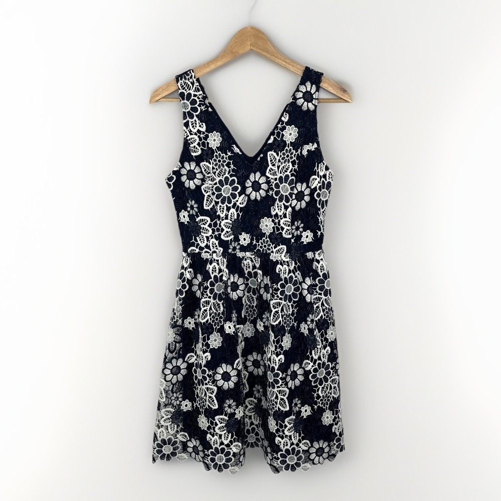 J.O.A. Neiman Marcus NWT Floral Lace‎ Dress Sz S Blue White V-Neck Sleeveless